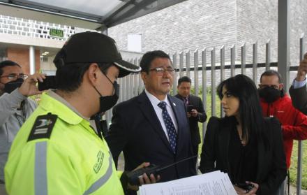 Hubo incidentes en la Asamblea por una restricción en el ingreso al edificio. La sesión fue suspendida para dar tiempo a la defensa de la funcionaria La comisión pluripartidista ad hoc instaló este 20 de mayo de 2022 la audiencia de práctica de pruebas y