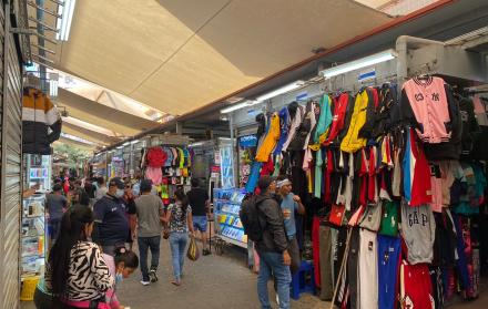 A lo largo de la avenida Eloy Alfaro, sector conocido por la venta de aves y otros animales domésticos, el panorama era tenso, según los comerciantes.
