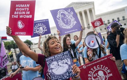 Abortion rights activi (8398278)