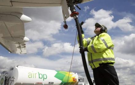 Ecuador declara desierto concurso para importación de gasolina de aviación
