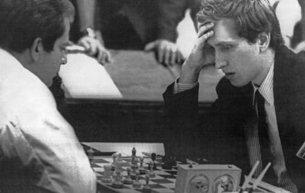 Los aficionados al ajedrez se multiplicaron exponencialmente en todo el mundo y los gobiernos de las dos superpotencias esperaban con ansiedad el resultado de cada juego.