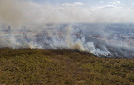 Vista general de un incendio forestal en las cercanías de la ciudad de Cuiabá en el estado de Mato Grosso (Brasil), en una fotografía de archivo.