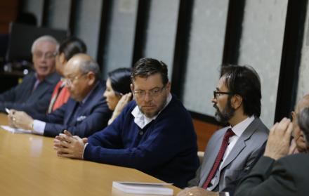 Oferta. En enero el exministro de Electricidad ofreció pagar parte de la reparación integral con un vehículo usado.