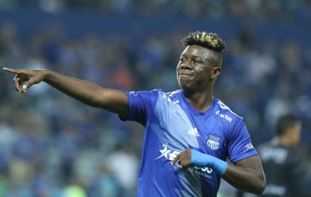 Los locales eran claros dominadores al final de la primera etapa, pero ambos equipos se fueron al descanso con un empate sin goles.