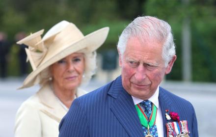 El Principe Carlos tomará el destino de la monarquía.