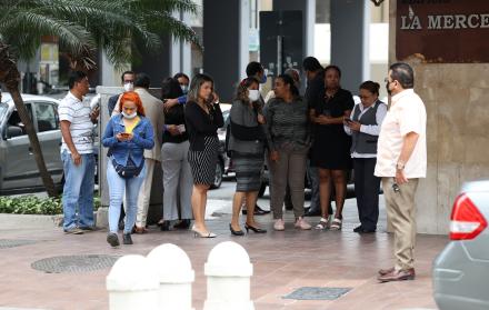 Escenario. Temor y asombro a las afueras de la fiscalía La Merced por el asesinato del fiscal Édgar Escobar.