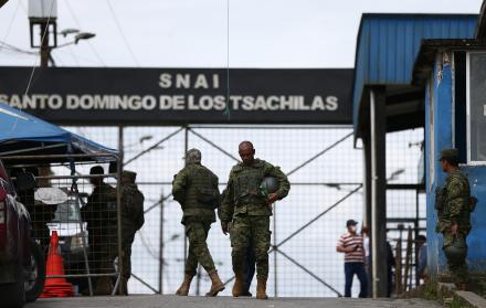 Soldados vigilan la cárcel de Santo Domingo de los Tsáchilas (Ecuador), en una fotografía de archivo.