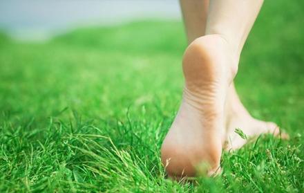 Caminar descalzo, una práctica que permite alzanzar bienestar integral