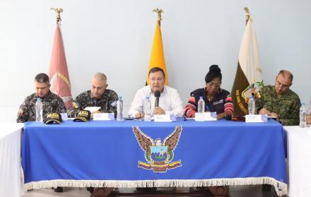 Reunión. El ministro del Interior Juan Zapata llegó junto a la cúpula policial para detallar las acciones que realizaran para frenar la delincuencia.