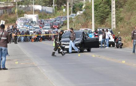 Un hombre fue baleado dentro de su vehículo en el norte de Guayaquil.