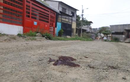 La víctima quedó sobre la calzada de tierra, boca arriba.