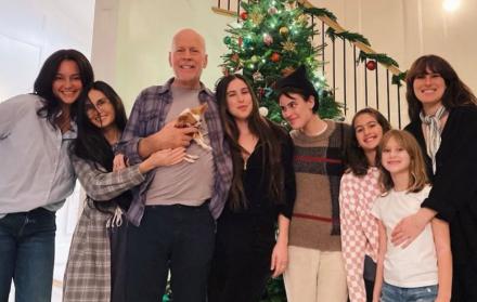 Bruce Willis, su actual esposa, Demi Moore y todos sus hijos por Navidad 2022