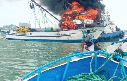 Incendio barco pesquero