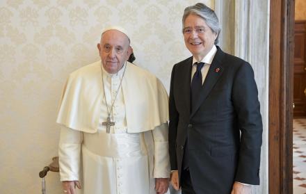 El papa Francisco (I) y el presidente de Ecuador, Guillermo Lasso Mendoza, en el Vaticano.