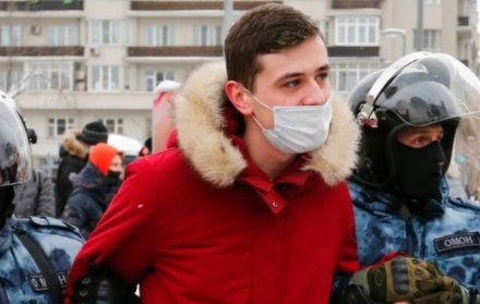 Represión. En la foto, Anton Nichvolod, de 26 años. Fue detenido durante 15 días por protestar en Rusia contra la invasión a Ucrania. Fue liberado tras pagar una multa. Migró a Ecuador.