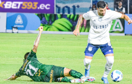 Orense enfrenta a Emelec en el estadio 9 de Mayo.