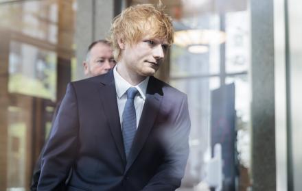 Ed Sheeran Arrives to (10457802)