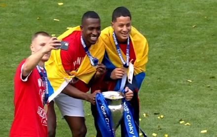 pacho-valencia-campeones-1