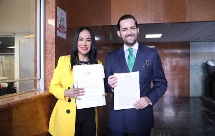 ELINA NARVAEZ Y ESTEBAN TORRES