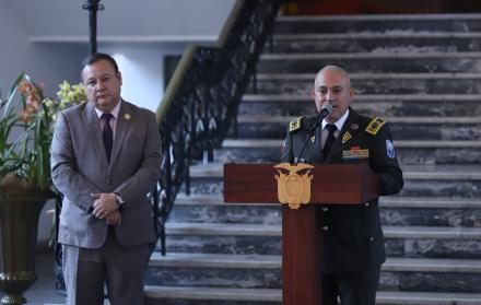 Ministro del Interior Juan Zapata y Comandante de la Policía Fusto Salinas
