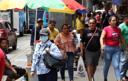 Guayaquileños caminando