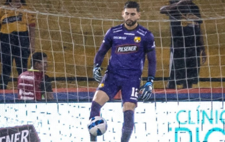 Víctor Mendoza, estará en el arco de Barcelona ante Bolívar.