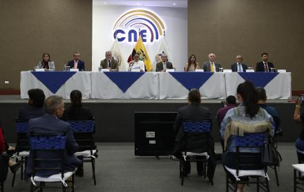 El Consejo Nacional Electoral de Ecuador durante una rueda de prensa, en Quito (Ecuador).