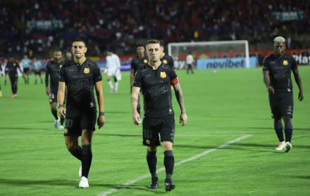 Jugadores de Barcelona tras la caída.