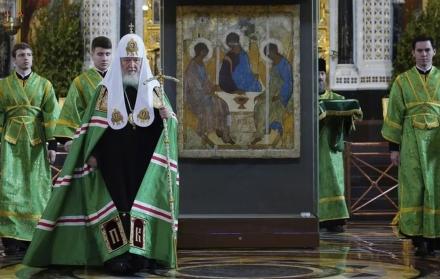 El patriarca Cirilo de Moscú en la Catedral de Cristo Salvador, en Moscú