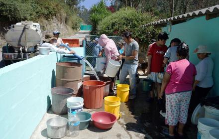 QUITO- DERRUMBE- AGUA