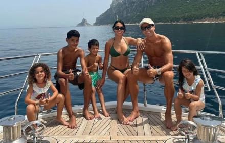 Cristiano Ronaldo, Georgina Rodríguez e hijos de vacaciones