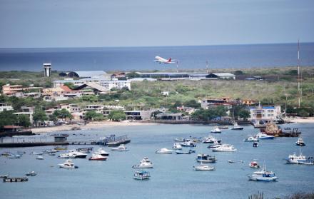 Fotografía del Puerto Baquerizo Moreno en la isla de San Cristóbal, en los Galápagos (Ecuador).