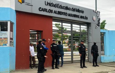 Los uniformados cumplen rondas en ambos planteles mediante el proyector Escuela Segura.