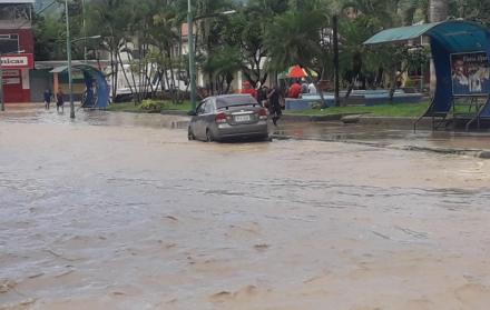 Siete horas de lluvia aguantó Flavio Alfaro, en Manabí.