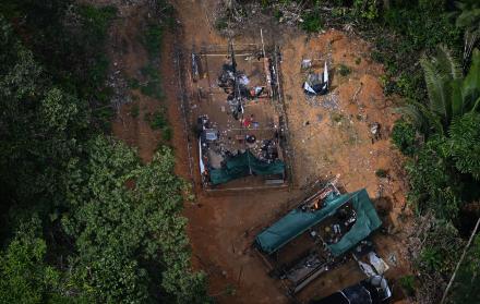 Fotografía de archivo fechada el 15 de febrero de 2023 de un campamento de garimpeiros durante una operación contra el avance de la deforestación