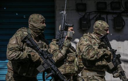 Imagen de archivo de policías militares realizan un operativo en Brasil.