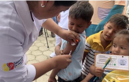 Campaña de vacunación infantil Ecuador 2023
