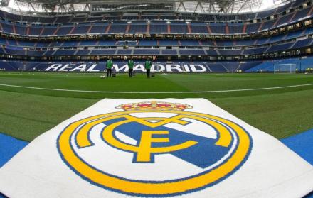 Escudo del Real Madrid en el estadio El Confidencial