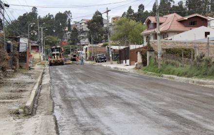 El Ministerio de Transporte y Obras Públicas realiza trabajos de pavimentación en el lugar.