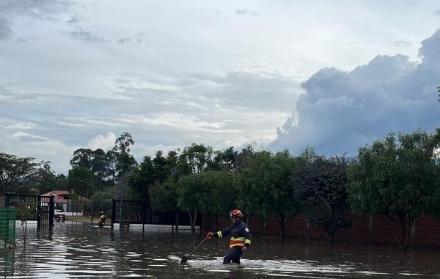 Bomberos- inundación- Tumbaco