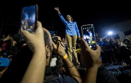 María Corina Machado arrasa en las primarias