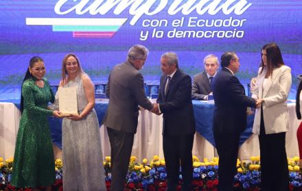 Asambleístas recibieron sus credenciales en Quito