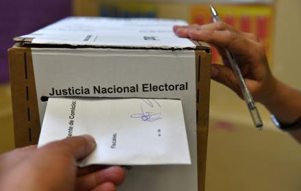 Las sospechas de fraude electoral enturbian la recta final de la campaña en Argentina