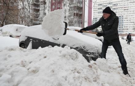 Moscú vive la mayor nevada en casi 150 años y Siberia se prepara para 50 grados bajo cero