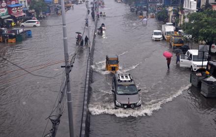 La India comienza a evacuar a miles de personas por la llegada del ciclón severo Michaung