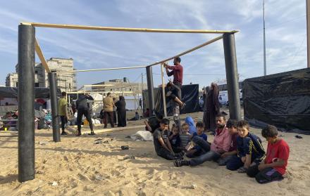 Las familias de Gaza, cada vez más acorraladas ante la feroz avanzada de Israel