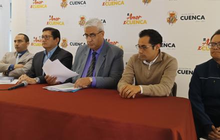 Darío Ordóñez, gerente de la EMOV EP, mostró documentos con el detalle de los mensajes que la ciudadanía recibía para apelar las supuestas Infracciones registradas por los radares.
