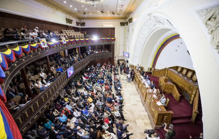 El Parlamento de Venezuela abre a consultas la ley de anexión de zona disputada con Guyana