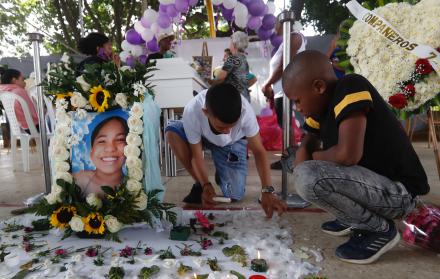 El doloroso adiós a la niña de 14 años, víctima de cruento feminicidio en Colombia