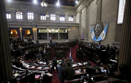 EE. UU. prohíbe la entrada al país a 300 guatemaltecos, incluidos 100 diputados